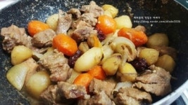 담백하지만 감칠맛은 포기못해! 인기만쩜, 돼지갈비찜!