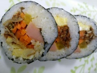 멸치김밥, 재료 듬뿍넣은 왕김밥
