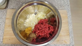 귤 소스를 곁들인 인삼 떡갈비