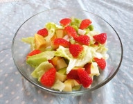 과일 샐러드, 무가당 요거트와 함께 아침식사 즐기기
