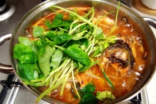 #뜨거운 국물이 생각날때 칼칼한 동태찌개만들기 #참나물 넣고 동태한마리 넣고는 끓이는 얼큰한 동태찌개~~ 시원하다!