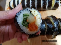 속 재료 듬뿍, 통 큰 김밥 터지지 않게 싸는 법