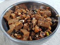 탱글탱글 도토리묵. 김치송송 썰어, 맛있게 무쳐먹어요! :: 도토리묵김무침/도토리묵김치무침