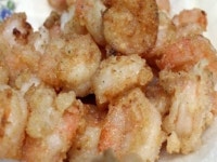 노릇놋하게 구운 만두피그릇 칠리새우튀김