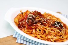 칼칼한 맛이 중독적인 매운 돼지갈비찜