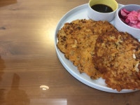 마른 새우와 마른 문어를 넣은 김치전