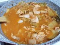 순두부를 넣어 끓인 돼지고기 김치찌개