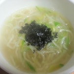 오늘은 하루종일 뒹굴뒹굴하다멸치육수에 혼다다시다 살짝넣고 칼국수담백하고 깔끔하게 끓여서 점심묵었네요~저녁되니 출출해서 압력밥솥에... 