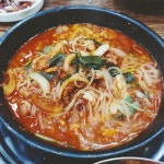 낮에는 낙지볶음 먹고...근데 낙지볶음이 맞나!ㅍㅎ밤에는 울집 동네에서..잠자고있는 공을 들고 랑하고 게임내기했죠.당연 제가 졌죠내가... 