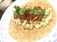 안녕하세요! 해외사는 결혼한지 10개월 된 새댁(?) 입니다!... 피쉬타코 (fish taco) 해먹었어요  특히 저랑 남편은 고수 (cilantro) 를 엄청... 