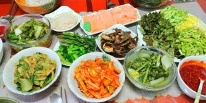 다욧한다구 맘먹고 아침엔 식판에 아쉬운 식사를 하고 점심은 국수로 해결....저녁에 너무 배고픈나머지 머슴밥 먹었어요ㅋㅋ 울 큰곰님 저보구... 
