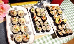 #수미네반찬 #수미네반찬이상민김밥 #유부김밥만들기 #새우김밥만들기 #새우가 들어간 김밥과 무말랭이김밥의 조화!!