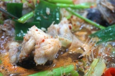 고고씽...비가 한참내리더니 이제 그쳤네요. 싱싱한 생선들과 해물들보니 다 싹쓸이 하고싶은데 고동만 사왔어요.아침은 삼식이 매운탕으로~~~~ㅎㅎ 