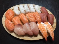 어제는 코스트코에서 스시 사와서 딸하고 둘이서 먹고, 신랑과아이들은 샐러드와피자~^^아침겸 점심겸 지금도 스시 먹어요^^요코하마는 따뜻해요😊 