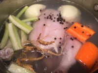 올만에 치킨두마리를 카트에 넣어서 델꼬왔어요. 올개닉이라나 뭐라나 집에와서 손질할때보니 헉. 가격이 엄청나네요. 할수 없죠. 뭐. 맛나게... 