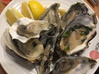 맥주마시고 커피도마시고 한참을 이야기하다가 아쉬운 헤어짐을 합니다. 한국에 가게되면 다시 만나자며 새끼 손가락걸고 허그로 마무리합니다.... 