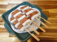 딸친구가 놀러와서 점심에 돈까스했어요~오후 간식으로 소떡소떡,딸기요~저녁엔 봄동전,봄동사과무침해서 냠냠요~^^ 
