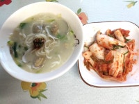바지락 칼국수,겉절이가있어바지락 칼국수를 만들었습니다 이열치열 
