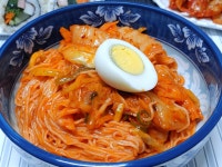 메뉴변경김밥속 남은거 처리할겸 비빔국수만들어 분식으로 한끼차렸어요올해는 부지런히 집밥해먹자했는데 며칠전 고장났던 하수도관이 오늘... 