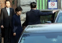 [박근혜 검찰 출두] 지지자 200여명 꼭두새벽부터 삼성동 ‘응원농성’…일부 오열도