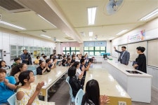일일교사로 나선  광진구청장- 헤럴드경제 일일교사로 나선  광진구청장