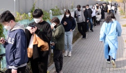 서울 신규 확진자 946명…구로 소재 요양병원 확진자 87%가 돌파감염- 헤럴드경제 서울 신규 확진자 946명…구로 소재 요양병원 확진자 87... 