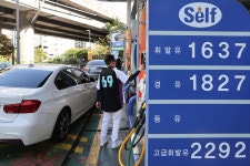 “디젤차 못 타겠네”…경유-휘발유 가격 역전 심화- 헤럴드경제 “디젤차 못 타겠네”…경유-휘발유 가격 역전 심화