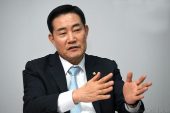 "與 신원식 “싱하이밍 中대사, 외교적 기피인물 지정·추방해야”"- 헤럴드경제 與 신원식 “싱하이밍 中대사, 외교적 기피인물 지정·추방해야”