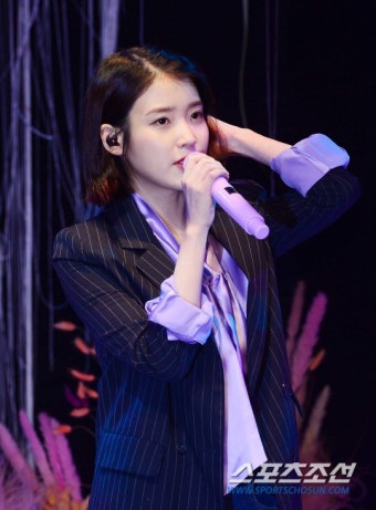 [포토] 아이유, 4집 앨범 음감회! : 스포츠조선 [포토] 아이유, 4집 앨범 음감회!