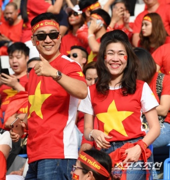 [포토] 베트남 축구팬, 박항서 감독님 최고! : 스포츠조선 [포토] 베트남 축구팬, 박항서 감독님 최고!