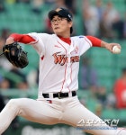 SK 김광현이 안경을 쓴 이유는? : 스포츠조선 SK 김광현이 안경을 쓴 이유는?