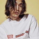 [오디너리피플] CUTTING DETAIL WITH RED HIDDEN LOGO T SHIRTS - 주식회사 서울쇼룸 [오디너리피플] CUTTING DETAIL WITH RED... 