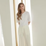 [케이와이엠] 크리스탈 버튼 니트 가디건 _ 화이트 - 주식회사 서울쇼룸 [케이와이엠] 크리스탈 버튼 니트 가디건 _ 화이트