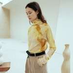 [위메농] Portrait turtle-neck_YE - 주식회사 서울쇼룸 [위메농] Portrait turtle-neck_YE