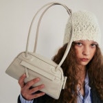 [크리스틴프로젝트] TWO ZIPPER BAG BAGUETTE(CREAMY OYSTER) - 주식회사 서울쇼룸 [크리스틴프로젝트] TWO ZIPPER BAG BAGUETTE... 