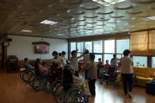 노인전문요양원>사진자료실 < 커뮤니티>사진자료실 상세 내용