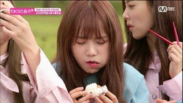 가생이닷컴>커뮤니티 > 방송/연예 게시판 > [IZ*ONE] 유리 지옥의 소금매실 주먹밥 움짤 ㅋㅋㅋ