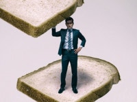 [스토리뉴스 #더]‘신중년’이라고 썼는데 ‘샌드위치’로 읽힌다