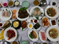 산해진미 40첩 밥상에 상다리 휘어지겠네