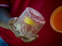 꽝꽝 언 냉동고기 15분 안에 녹이는 법