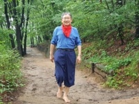 “맨발 걷기, 코로나 예방 치유에 효과 있다”