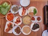 가짓수 많지 않아도 ‘개미진’ 모든 찬…이 백반의 맛과 정성, 한정식에 ‘완승