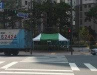 서초구, 잠원동 교차로 그늘막 쉼터 설치 | 일요신문 서초구, 잠원동 교차로 그늘막 쉼터 설치