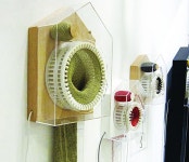 째각째각 30분마다 ‘한땀 한땀’ 뜨개질 | 일요신문 째각째각 30분마다 ‘한땀 한땀’ 뜨개질