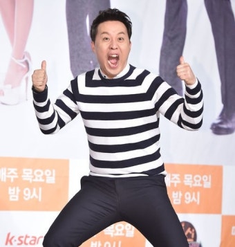 라이프/할인쿠폰/만남,모임,친구 > 연예통신 > ~하더라 통신 > 내용보기 > ˙식신로드2˙, ˙원조 먹방˙도 진화했다..정준하 삭발할까?[종합]