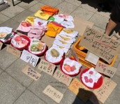 과일이 아니라 과일 티셔츠를 파는 ‘김씨네 과일가게’