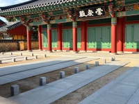 수로왕릉, 조용히 걷다