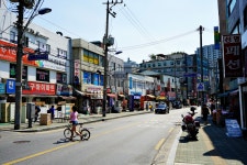 변두리 동네의 홀로서기
