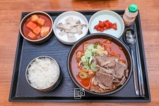 처음보는 고기폭탄 육개장