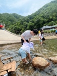 아이와 함께 계곡에서 휴식하기